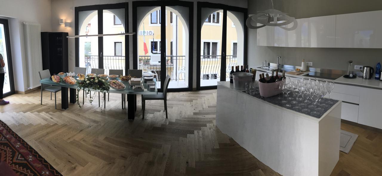 Suite La Castellana Torri Del Benaco Buitenkant foto
